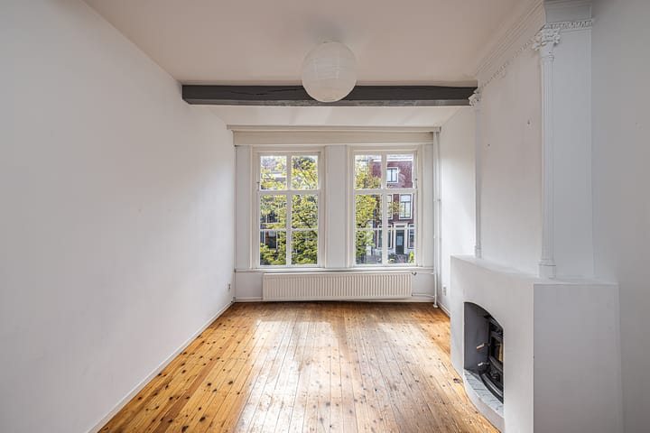 Tussenwoning te koop: Oude Rijn 20, Leiden