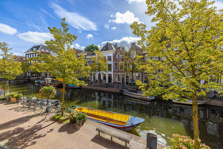 Tussenwoning te koop: Oude Rijn 20, Leiden