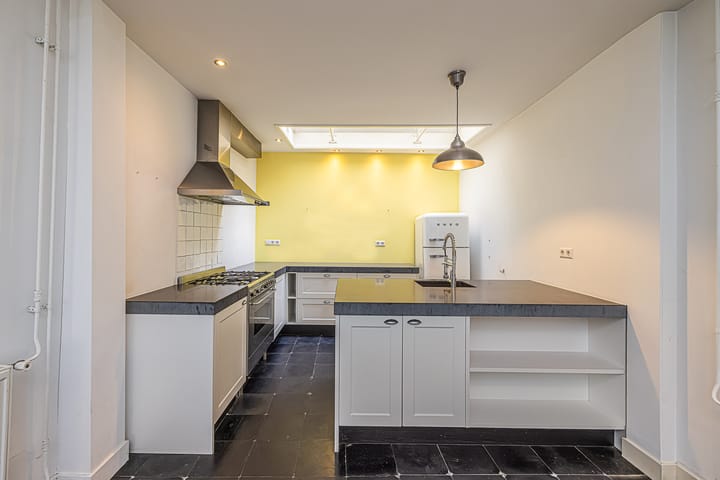 Tussenwoning te koop: Oude Rijn 20, Leiden