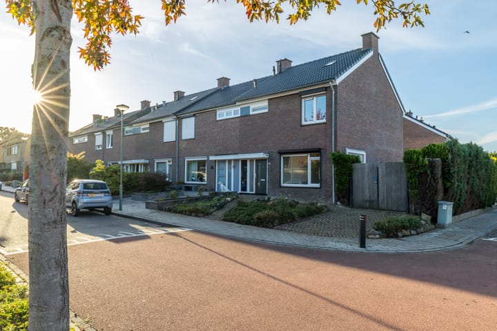 Hoekwoning te koop: Ruys de Beerenbroucklaan 64, Urmond