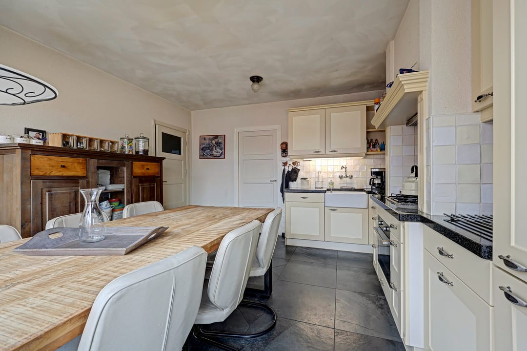 Photo 17 of Emmastraat 14