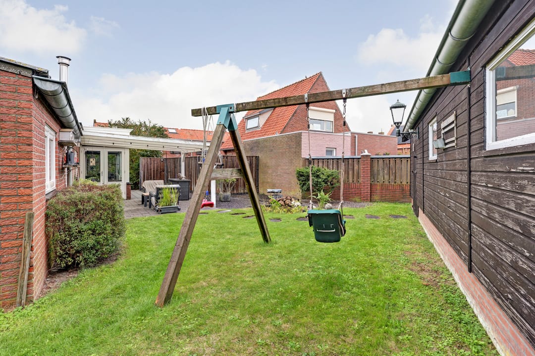 Photo 38 of Emmastraat 14