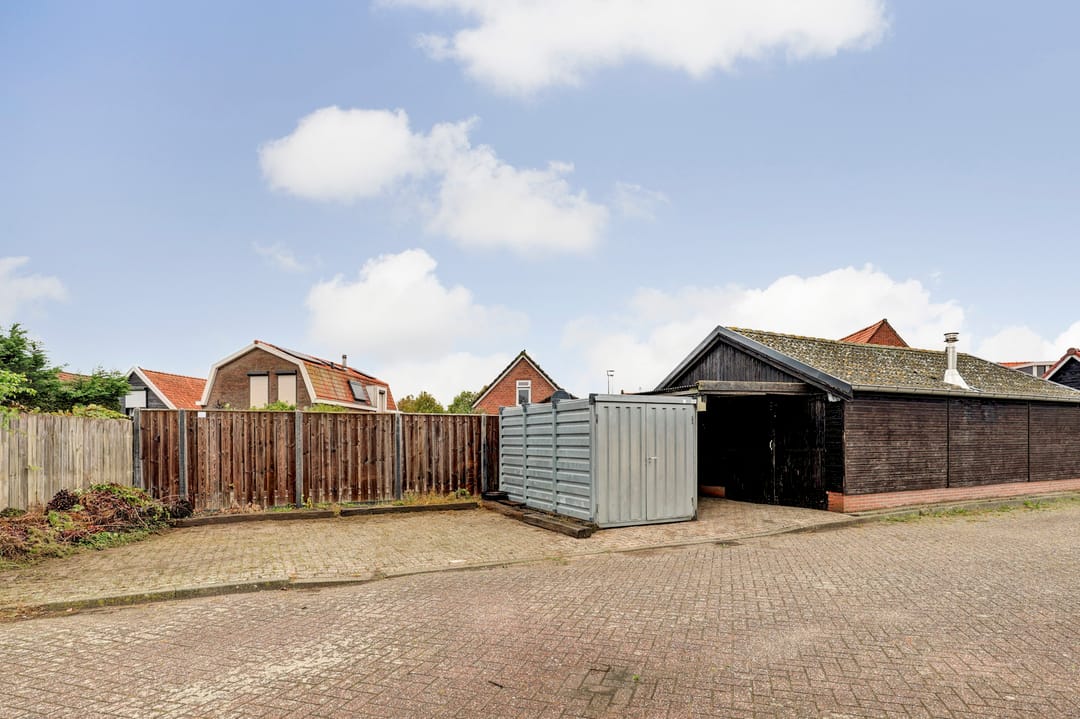 Photo 37 of Emmastraat 14