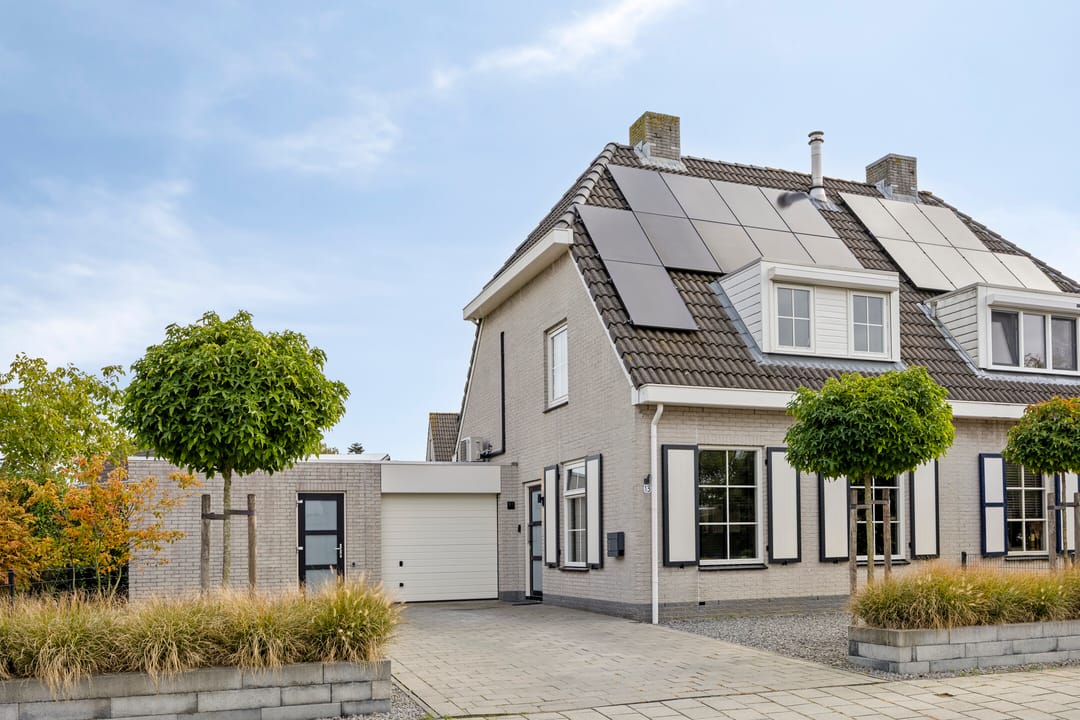 Photo 1 of Strandloperstraat 13