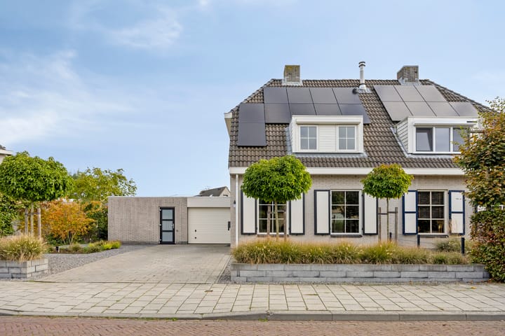 Photo 4 of Strandloperstraat 13