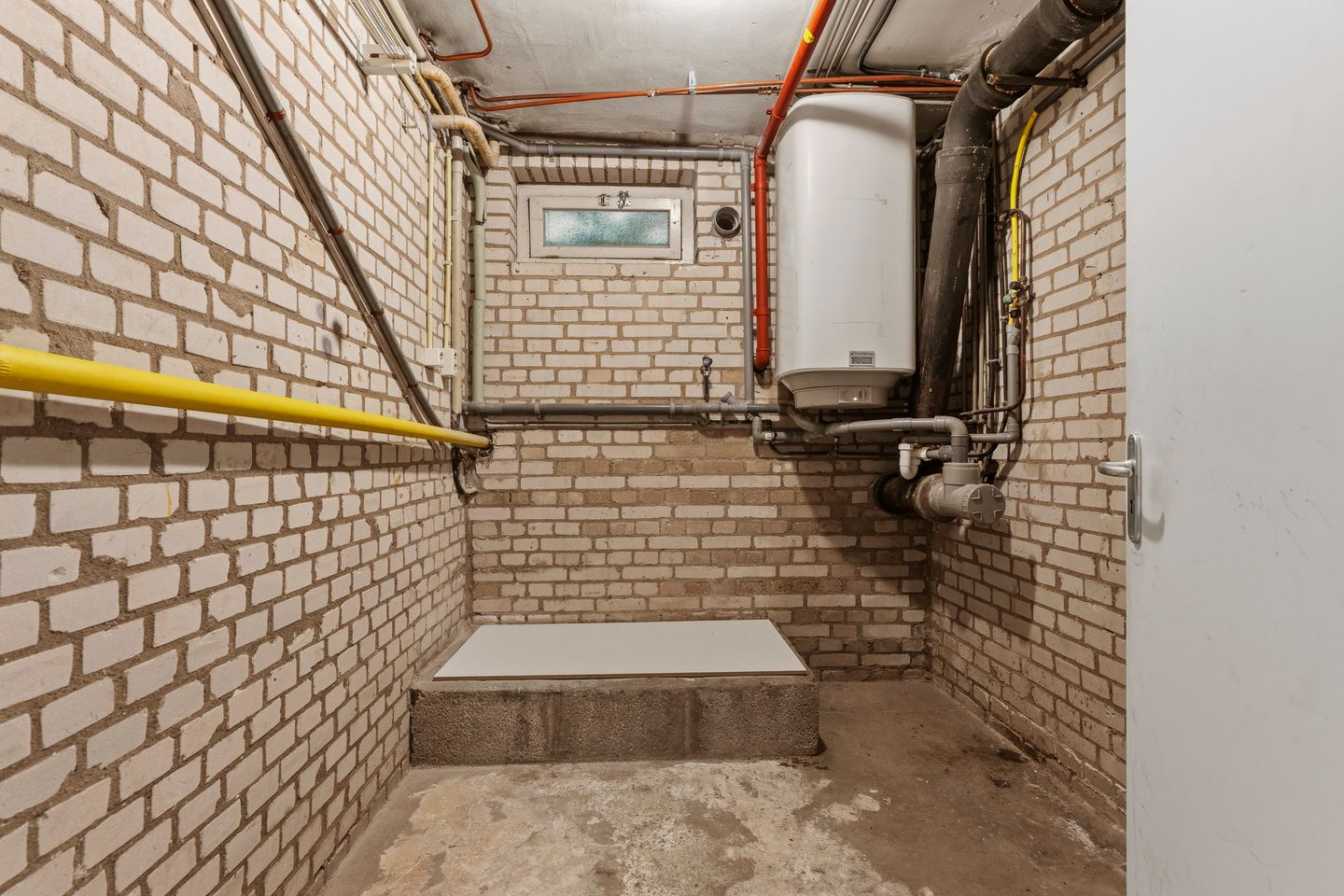 Photo 25 of Burgemeester Weertsstraat 5-1