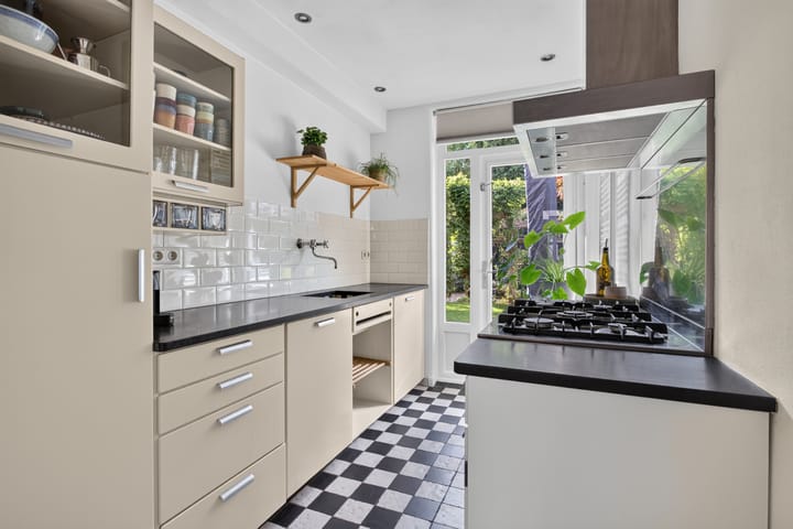 Photo 4 of Petrus Dondersstraat 114
