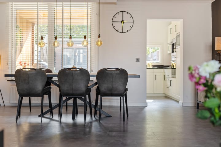 Tussenwoning te koop: Van Cronenburgstraat 11, Vlijmen