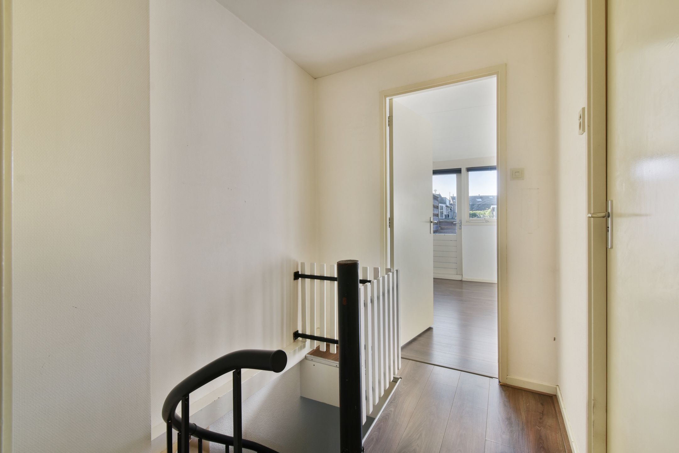 Photo 12 of Oosterdwarsstraat 21