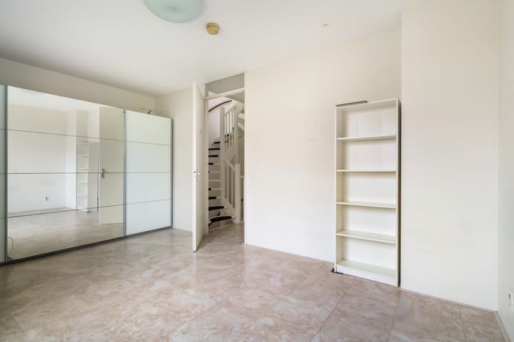 Tussenwoning te koop: Anubisplantsoen 15, Almere