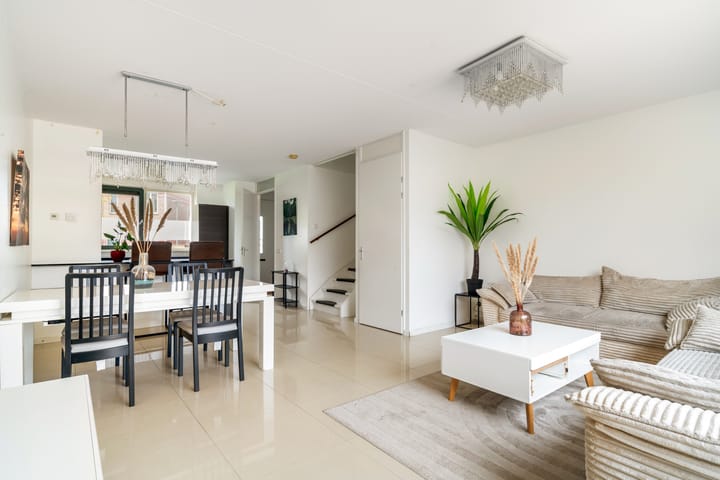 Tussenwoning te koop: Anubisplantsoen 15, Almere