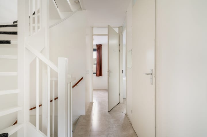 Tussenwoning te koop: Anubisplantsoen 15, Almere