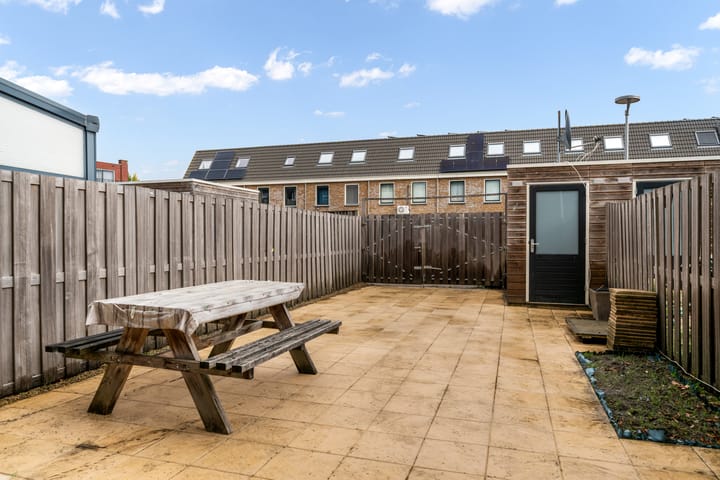 Tussenwoning te koop: Anubisplantsoen 15, Almere