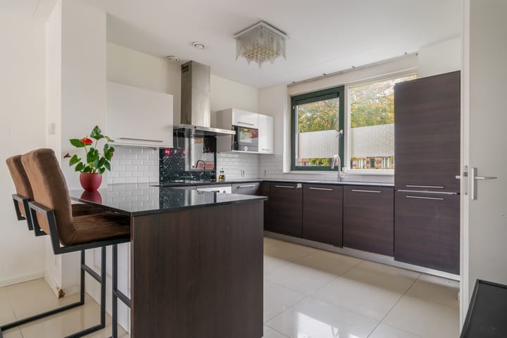 Tussenwoning te koop: Anubisplantsoen 15, Almere