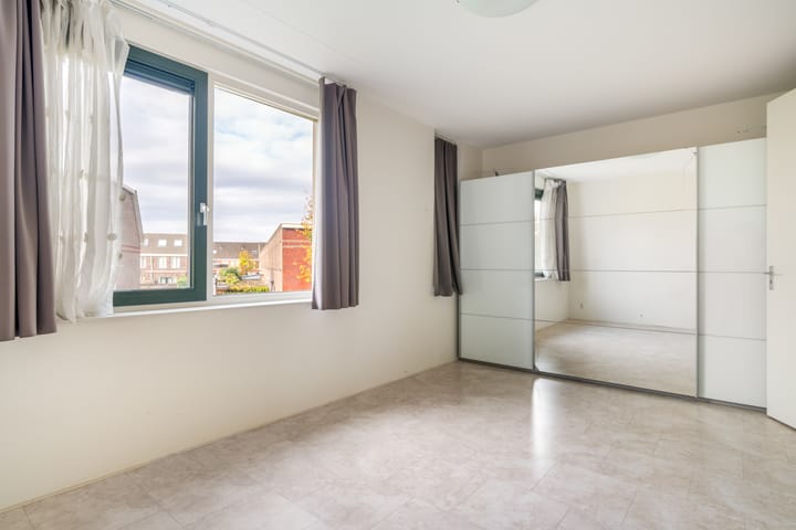 Tussenwoning te koop: Anubisplantsoen 15, Almere