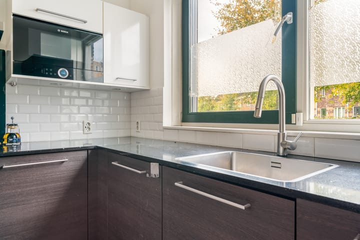 Tussenwoning te koop: Anubisplantsoen 15, Almere