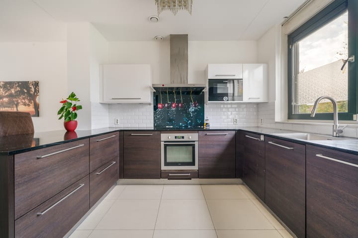 Tussenwoning te koop: Anubisplantsoen 15, Almere