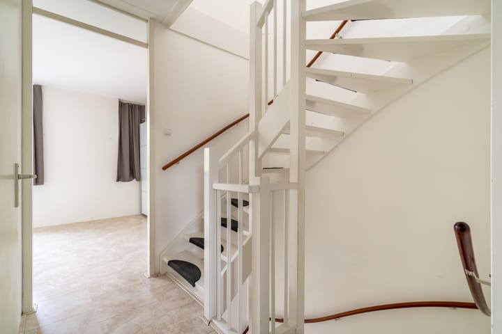 Tussenwoning te koop: Anubisplantsoen 15, Almere
