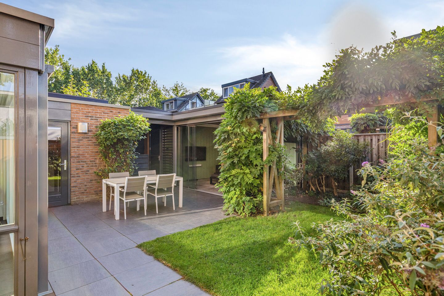 Photo 5 of Bernard Zweersstraat 31