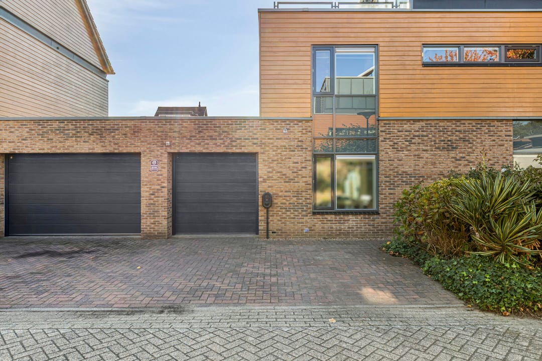 Photo 2 of Bernard Zweersstraat 31