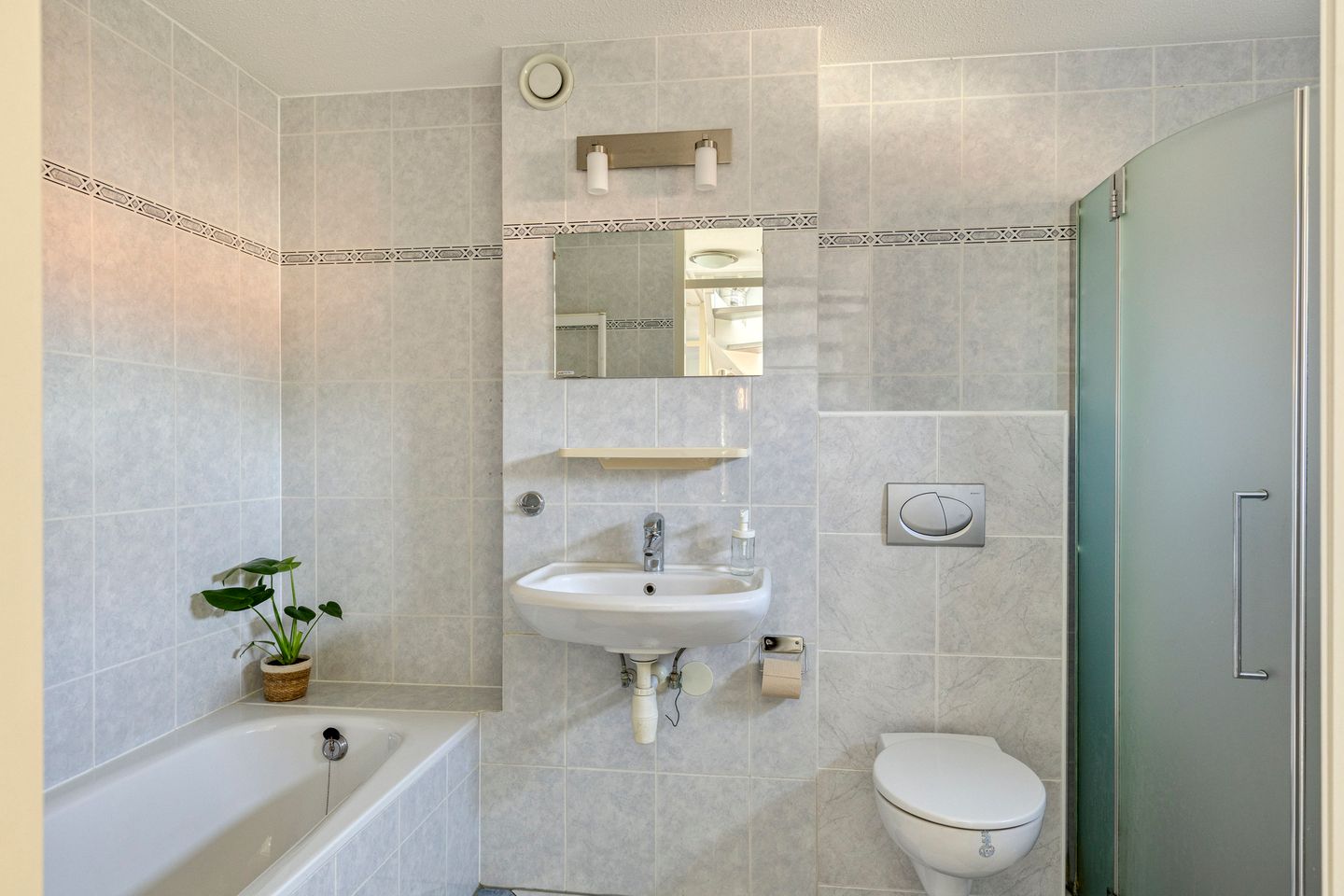 Photo 20 of Bernard Zweersstraat 31