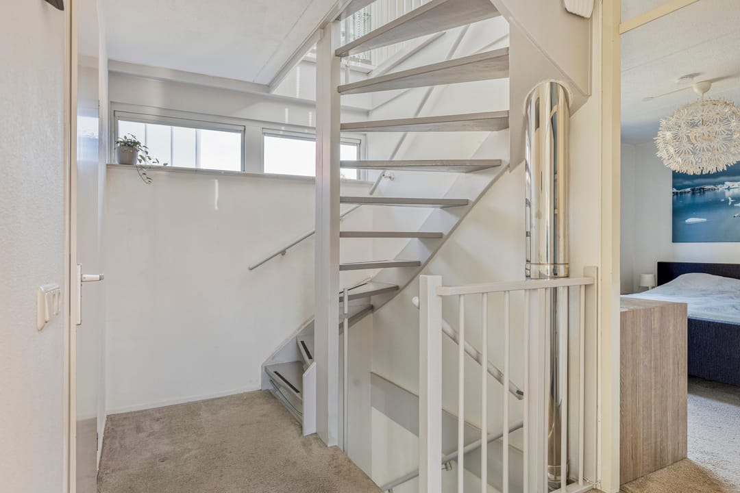 Photo 16 of Bernard Zweersstraat 31