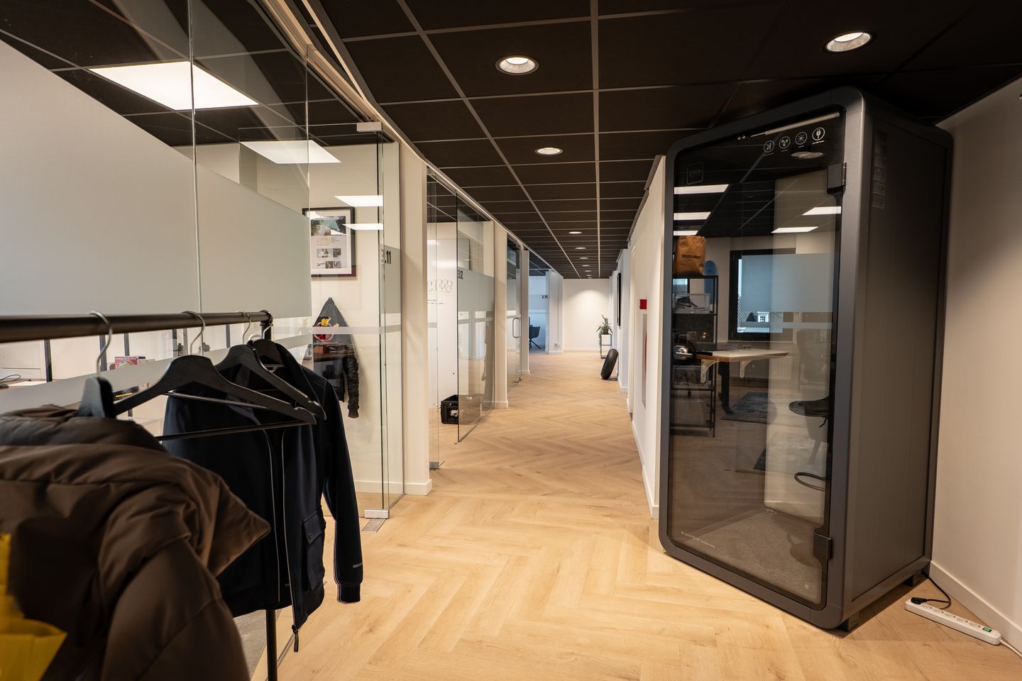 Bekijk foto 4 van Hoedemakerplein 2