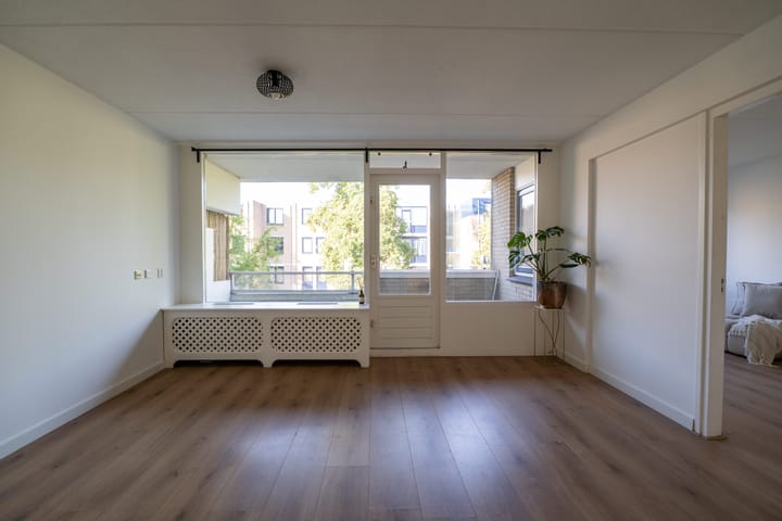 Photo 2 of Schaarsbergenstraat 46