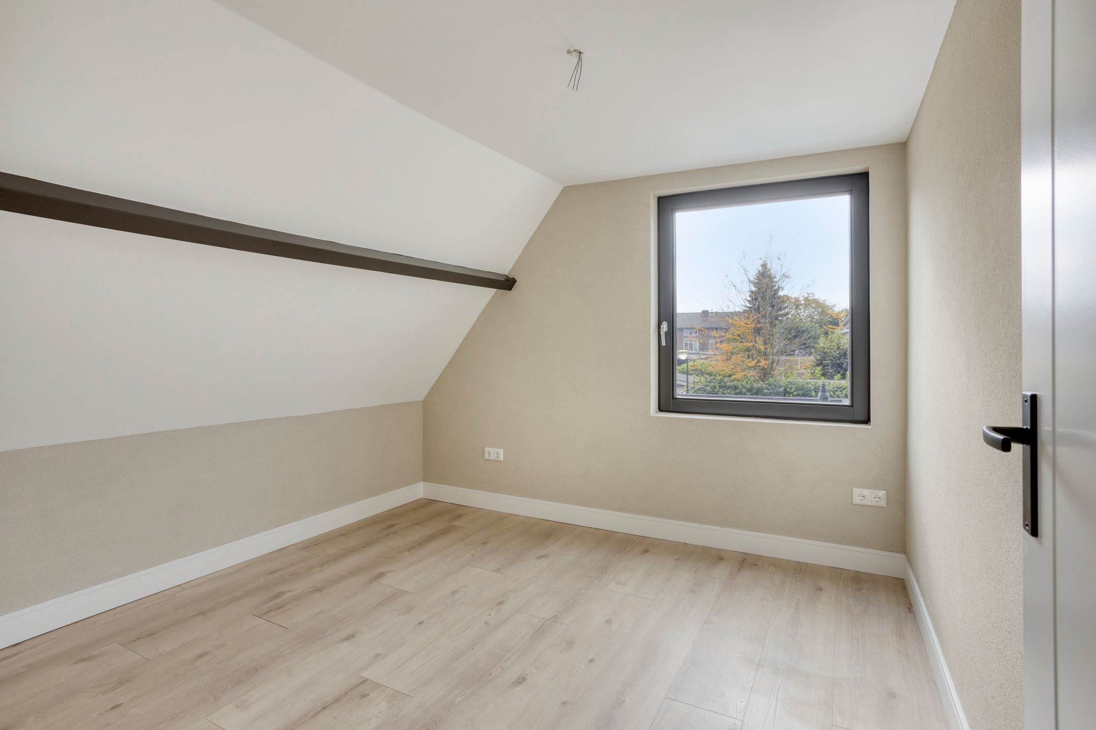 Photo 21 of Teugenaarsstraat 89