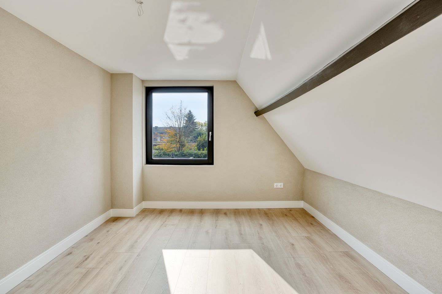 Photo 20 of Teugenaarsstraat 89