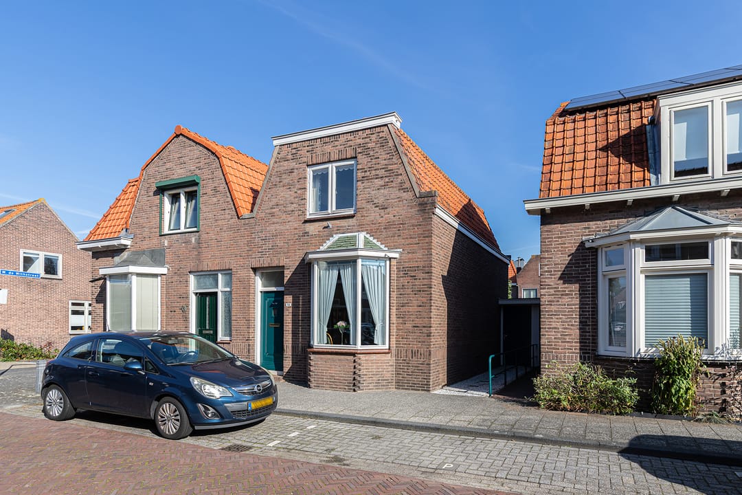 Photo 1 of Admiraal de Ruyterstraat 32