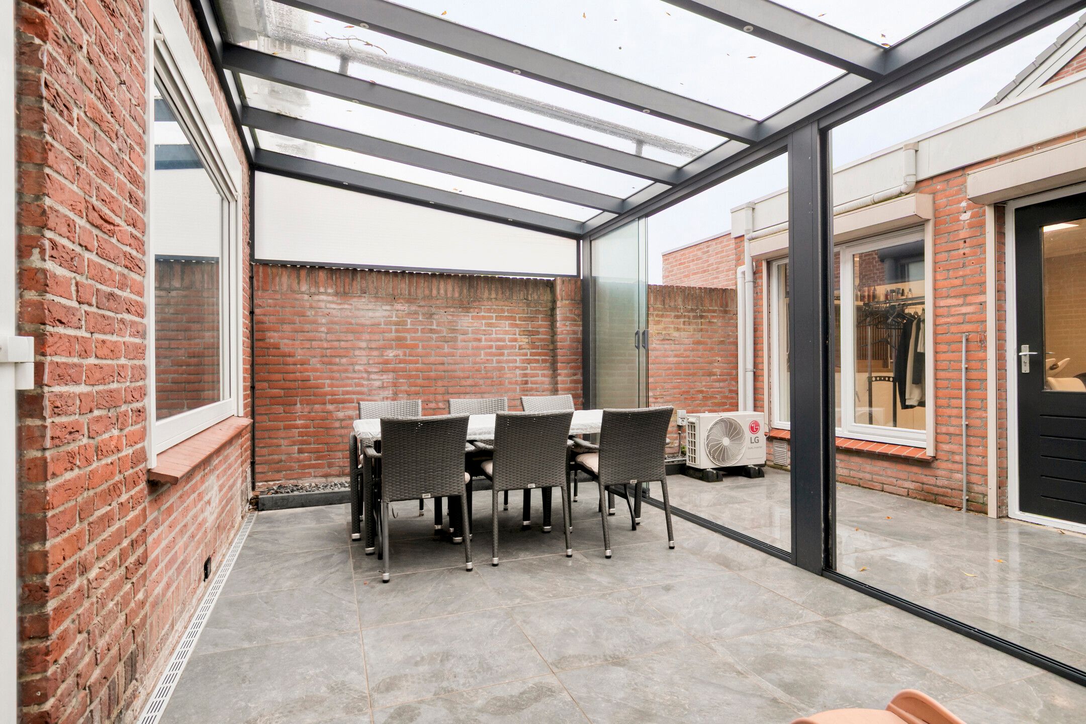 Photo 24 of Floralaan West 210