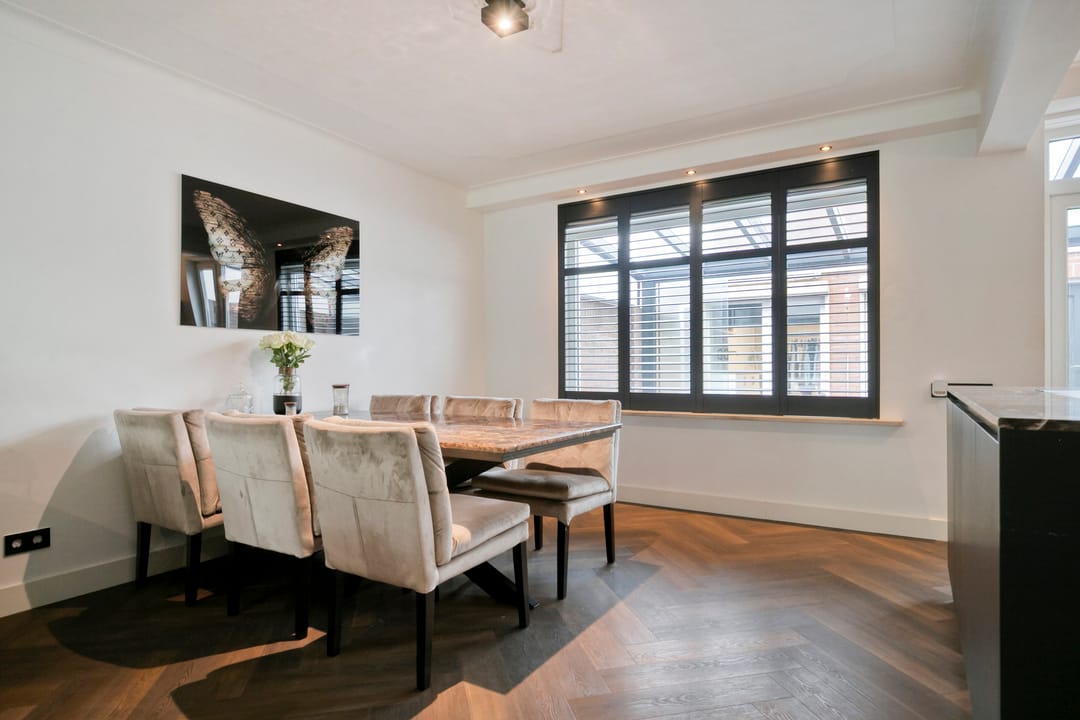Photo 11 of Floralaan West 210