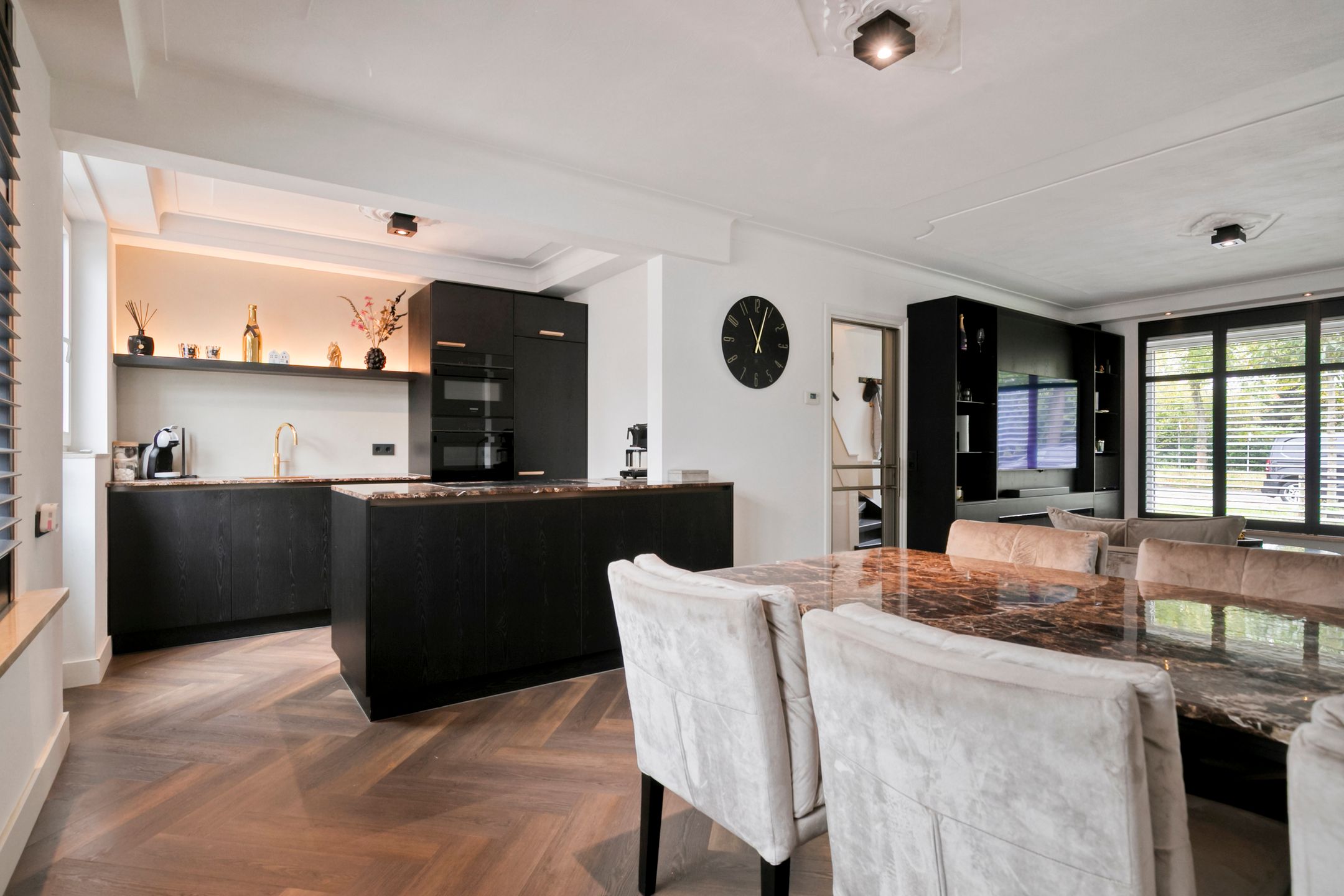 Photo 12 of Floralaan West 210