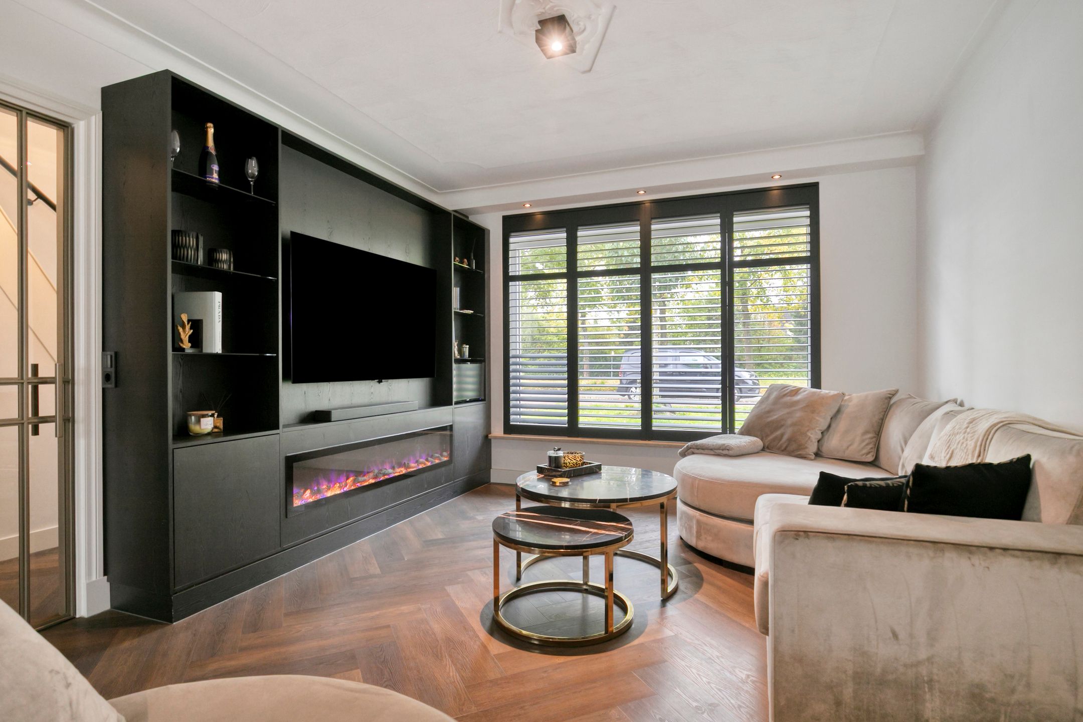Photo 9 of Floralaan West 210