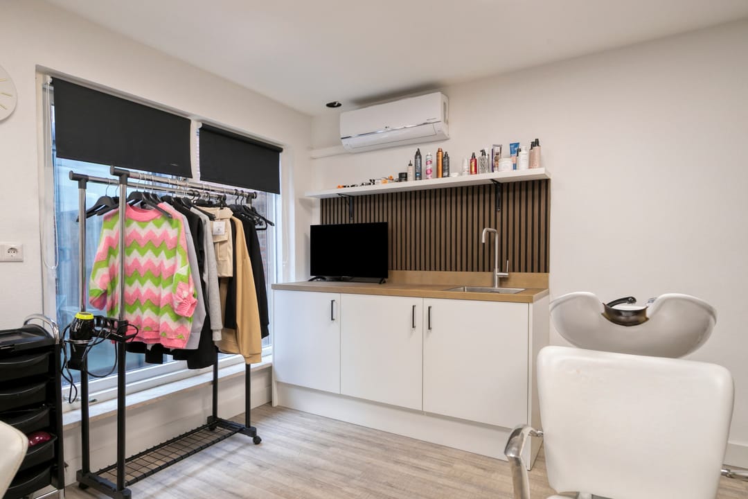 Photo 31 of Floralaan West 210