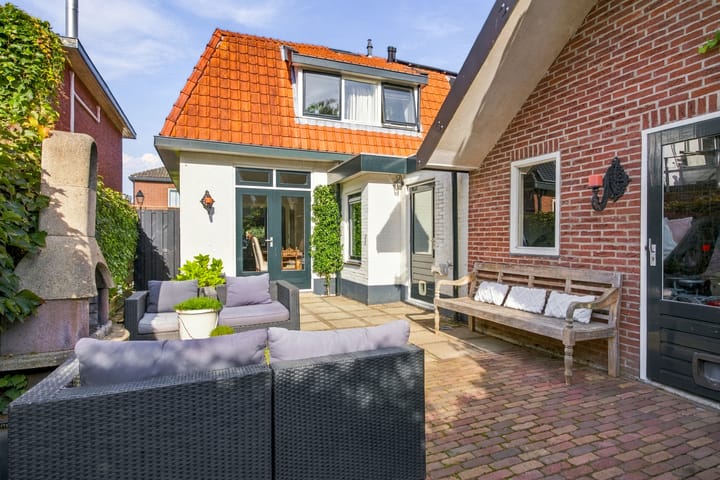 Twee-onder-één-kap te koop: Burgemeester Hoogenboomstraat 10, Zwammerdam