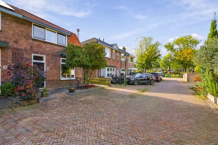 Twee-onder-één-kap te koop: Burgemeester Hoogenboomstraat 10, Zwammerdam
