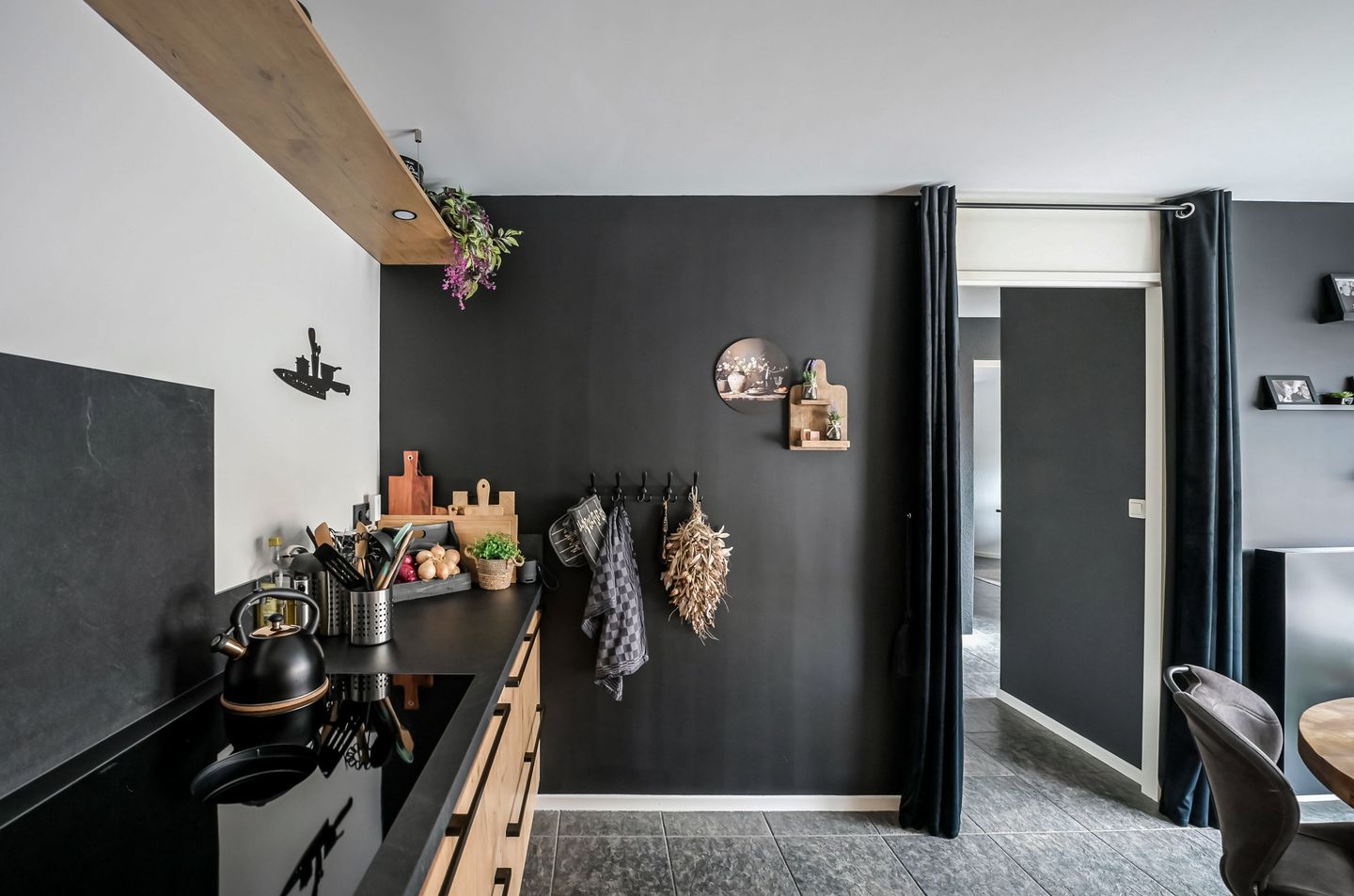 Photo 14 of Burgemeester Antonissenstraat 56