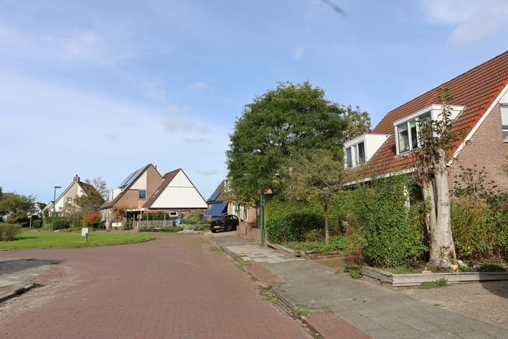 Twee-onder-één-kap te koop: Lange Achte 49, Scharnegoutum