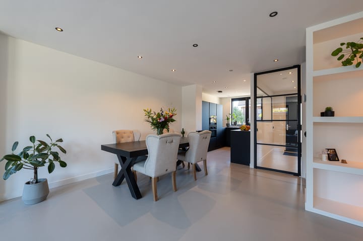 Hoekwoning te koop: Oosthoekweide 28, Hellevoetsluis