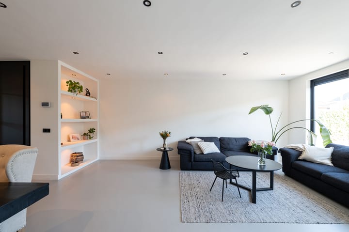 Hoekwoning te koop: Oosthoekweide 28, Hellevoetsluis