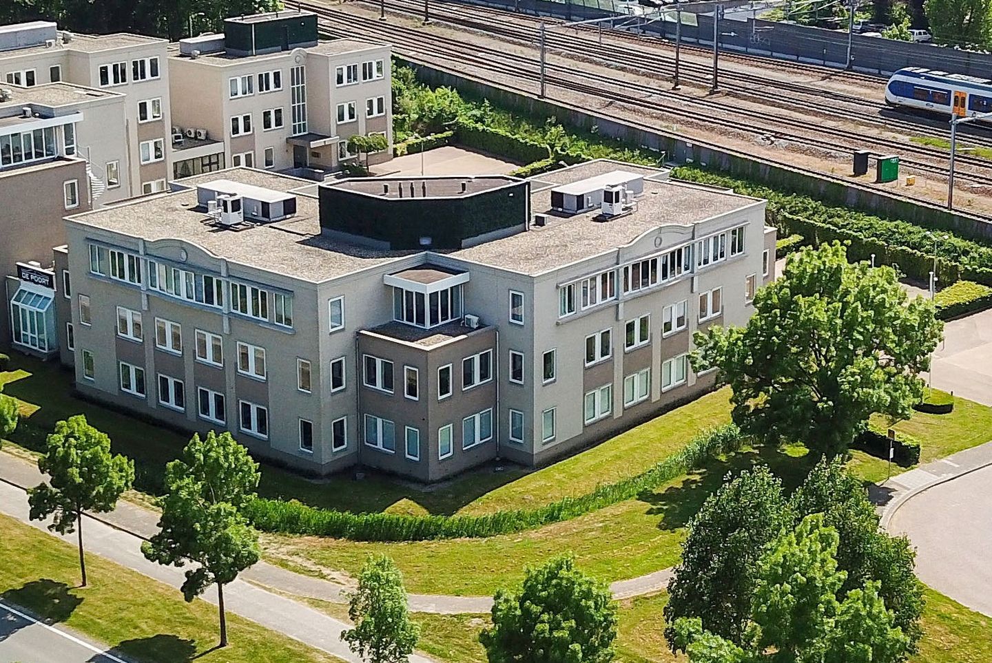 Bekijk foto 2 van Leeuwenveldseweg 5-a