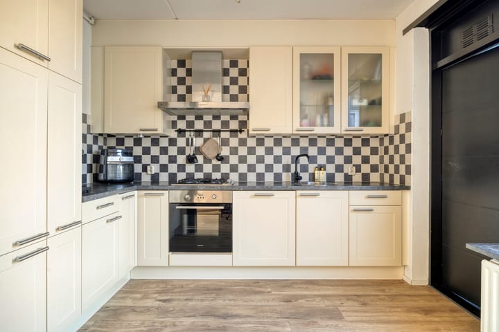 Hoekwoning te koop: Continentenlaan 93, Veendam
