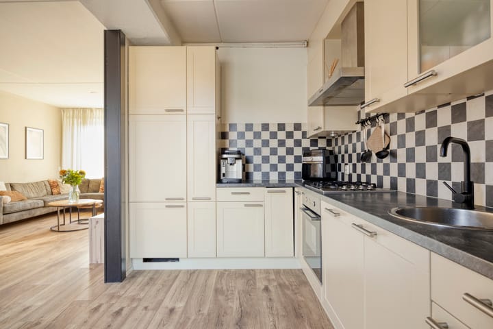 Hoekwoning te koop: Continentenlaan 93, Veendam
