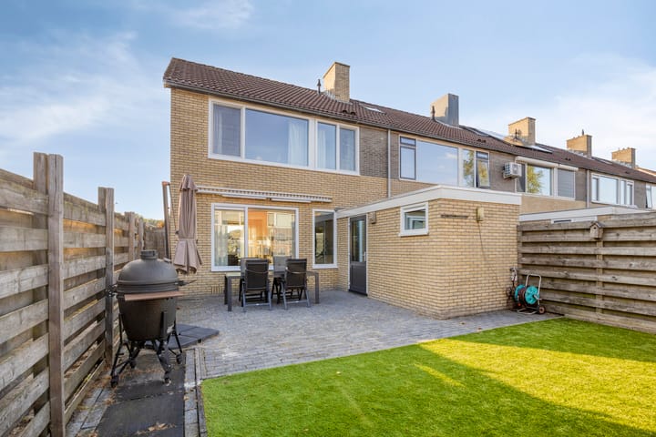 Hoekwoning te koop: Continentenlaan 93, Veendam