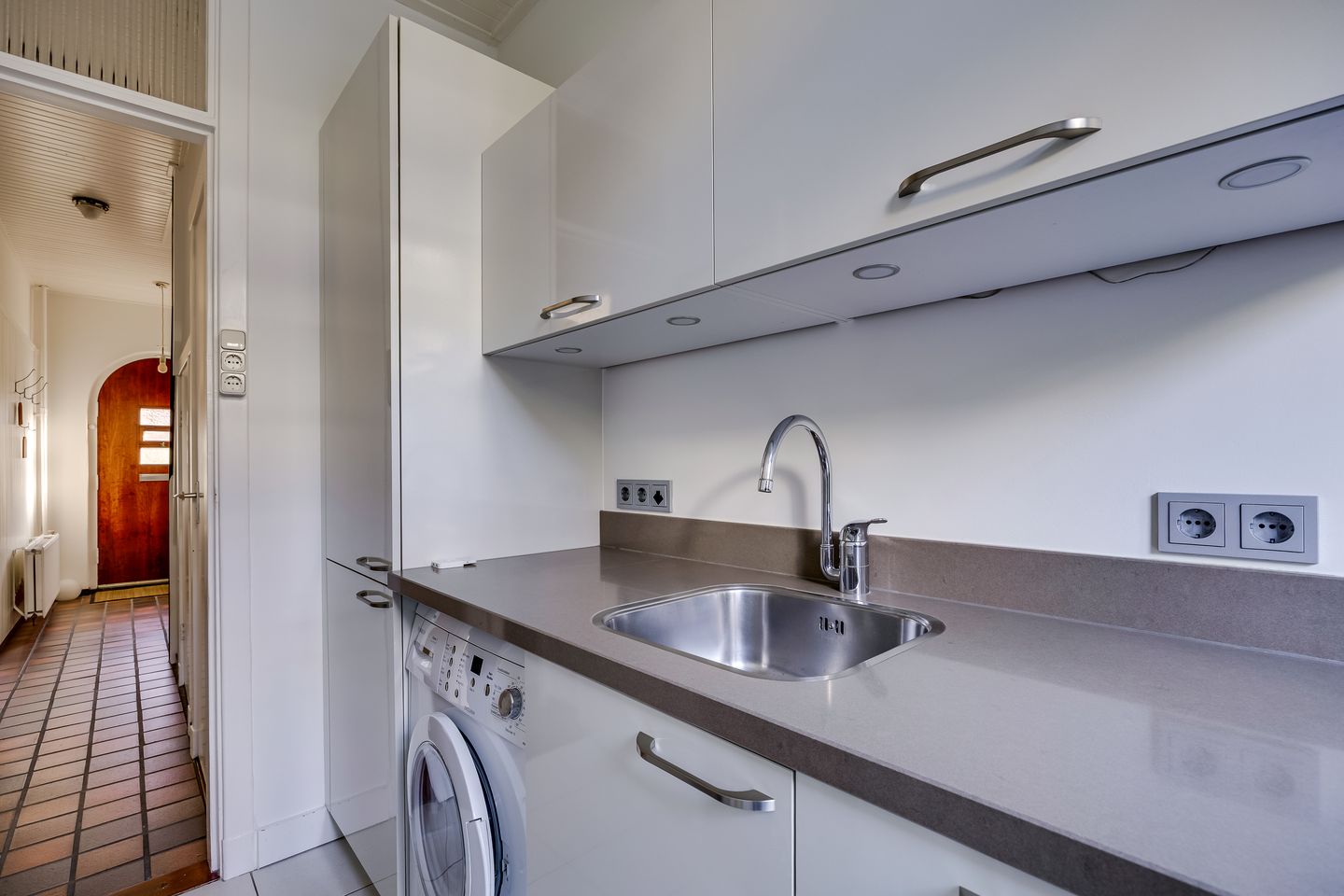 Photo 10 of Von Weberstraat 8