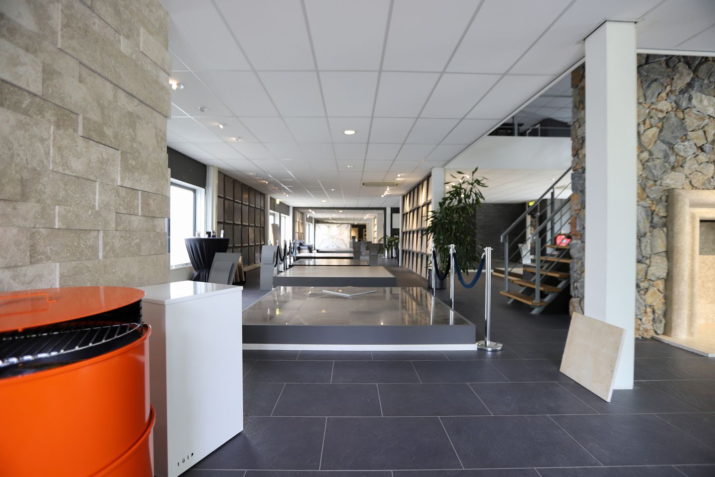 View photo 5 of Weeresteinstraat 128