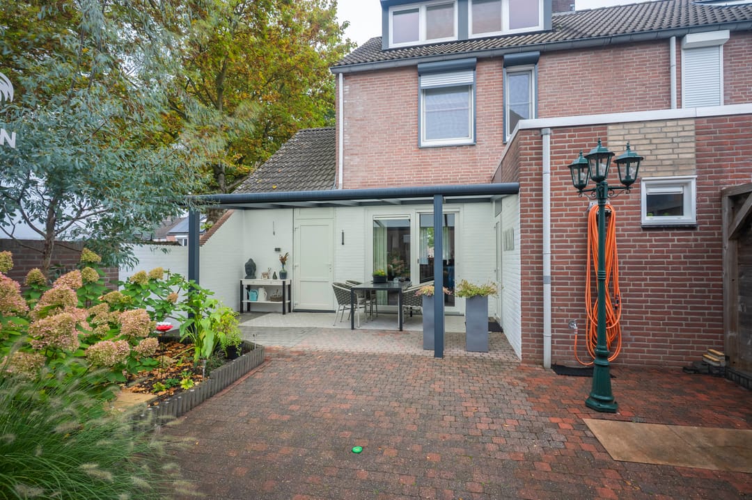 Photo 23 of Burgemeester Van Laarstraat 36