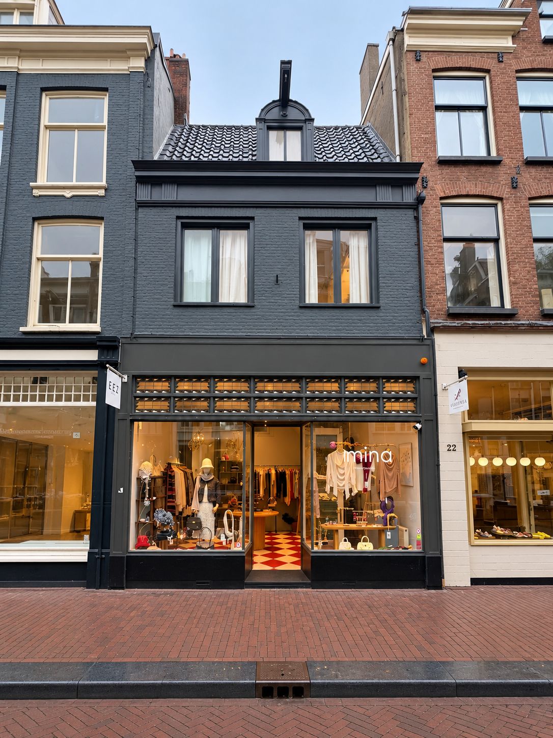 Bekijk foto 1 van Utrechtsestraat 24